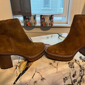 Steve Madden Sloanne Suede Boots